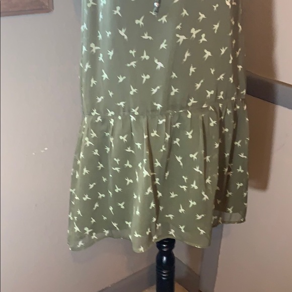 Hummingbird Design on Lightweight Dress - Picture 10 of 16